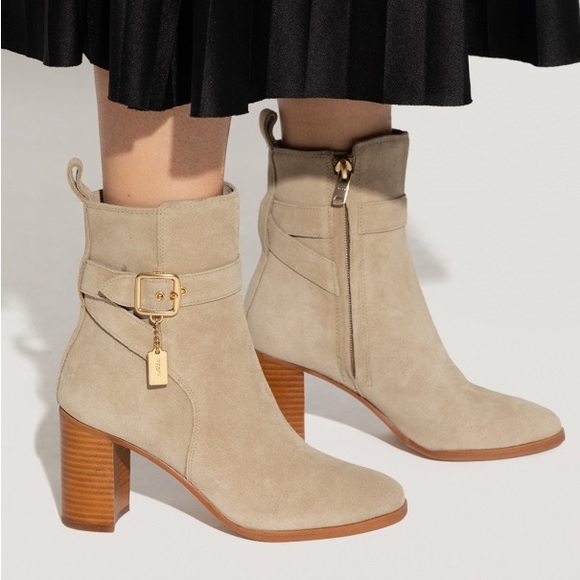 NWT COACH Olivia Suede Ankle Booties Color: OATMEAL Size 10 - Picture 4 of 16